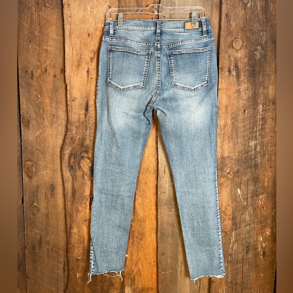 Supplies by Union Bay Mid Rise Distressed Crop Jeans - Size 6 - Picture 6 of 13